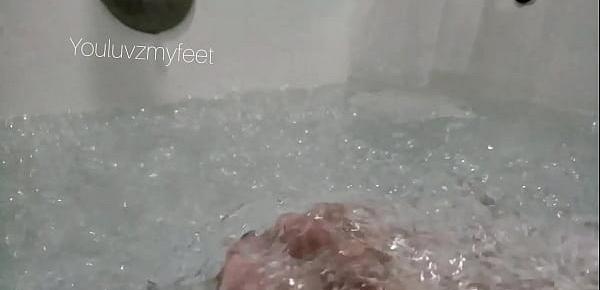  Footfetish slow motion male feet in water